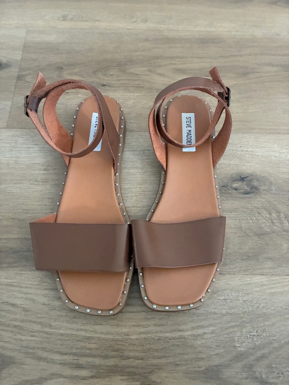 Steve Madden Brown Leather Ankle Strap Sandals Women Size 8.5 Studded Trim Flat - Picture 2 of 6